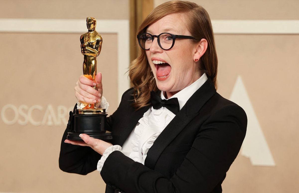 Sarah Polley makes a very happy face while hoisting the Oscar she won last night. Hashtag winning.